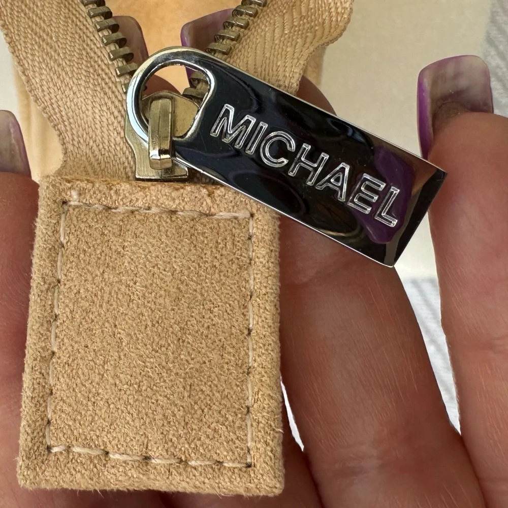 Michael Michael Kors Suede Tan Cosmetic Beauty Zipper Bag 8 1/2” X 6 1/4” X 3” - Picture 4 of 13